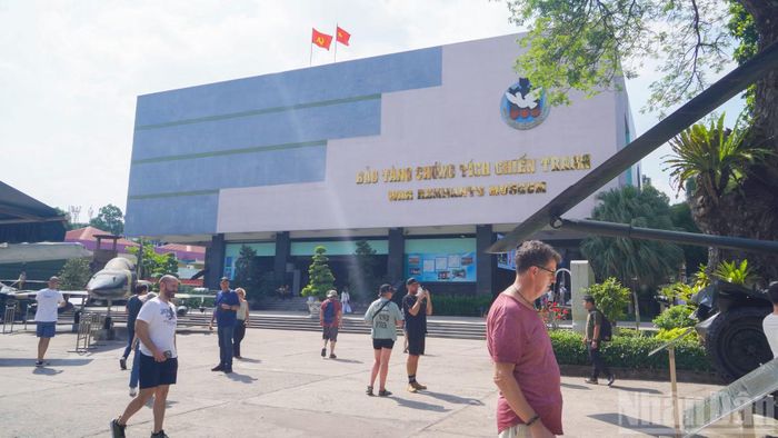 Bảo tàng Chứng tích chiến tranh - nơi nghiên cứu, sưu tầm, bảo quản và trưng bày các chứng tích về tội ác và hậu quả của chiến tranh tại Việt Nam, là một trong những điểm đến thu hút du khách trong nước và quốc tế khi đến Thành phố Hồ Chí Minh dịp lễ.