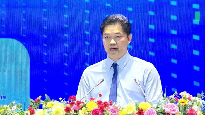 Thứ trưởng Thường trực Bộ Y tế Vũ Mạnh Hà phát biểu chỉ đạo tại hội nghị.