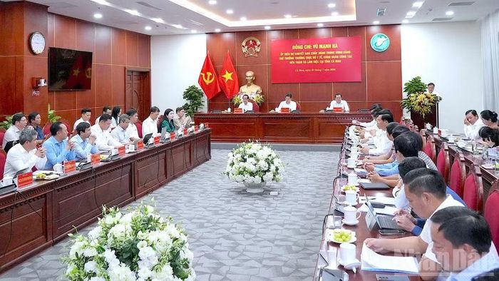 Quang cảnh buổi làm việc của Bộ Y tế tại Cà Mau.