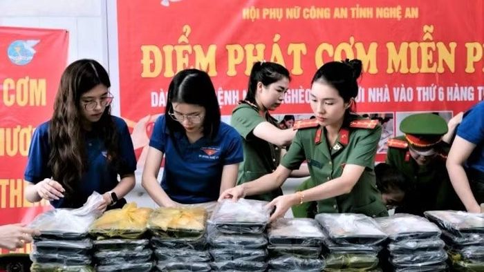 Chương trình chủ động chuẩn bị hơn 100 suất cơm và linh hoạt tăng thêm.
