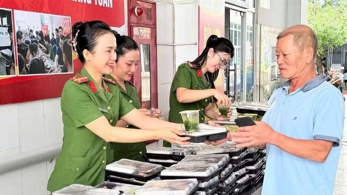 Giảm bớt được chi phí mỗi bữa ăn cũng giúp người nhà, bệnh nhân tiết kiệm được một khoản tiền để trang trải cho việc chữa trị.