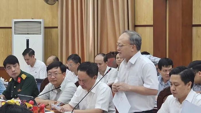 Lãnh đạo Sở Tài chính thảo luận tại phiên họp. (Ảnh: MAI LUẬN)