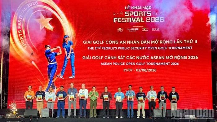 Đại diện các nước tham dự giải đấu.