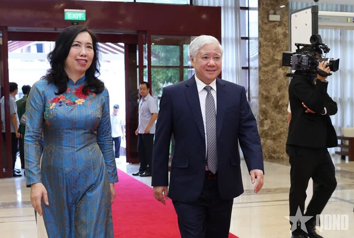  Đồng chí Đỗ Văn Chiến, Ủy viên Bộ Chính trị, Phó chủ tịch Thường trực Quốc hội tới dự hội nghị. Ảnh: VŨ PHONG