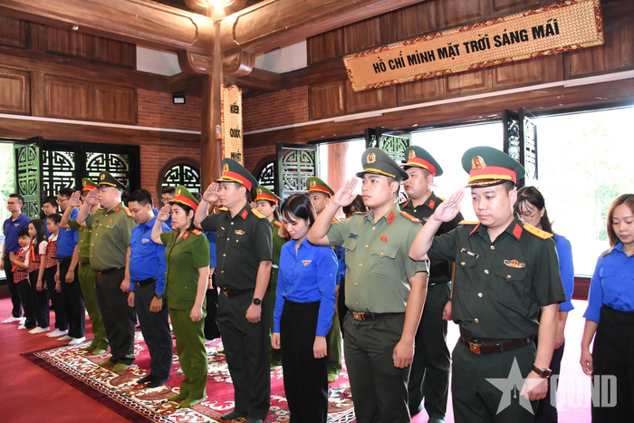 Đoàn công tác tưởng niệm Chủ tịch Hồ Chí Minh. 
