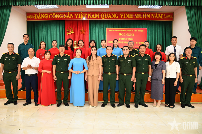 Các đại biểu chụp ảnh chung.
