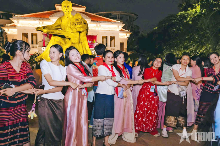 Kết nối "Vòng tay bè bạn".