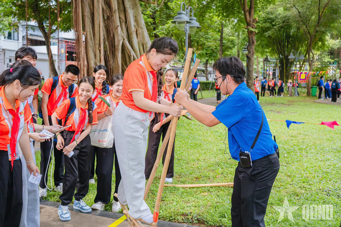 Trải nghiệm các trò chơi dân gian Việt Nam.