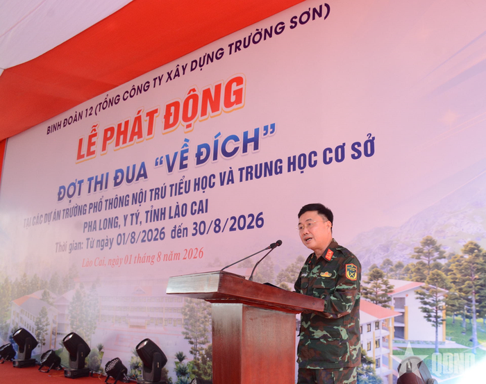  Đại tá Nguyễn Thế Lực, Bí thư Đảng ủy, Phó tư lệnh Binh đoàn 12 phát biểu tại lễ phát động.