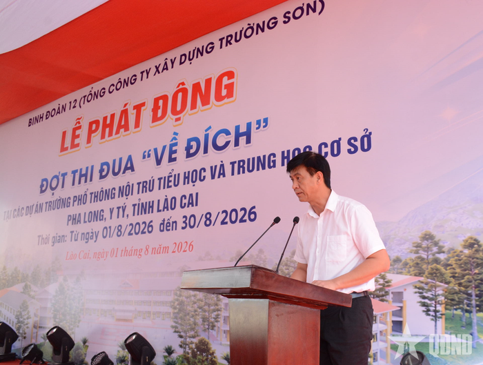  Đồng chí Phan Trung Bá, Phó chủ tịch UBND tỉnh Lào Cai phát biểu tại buổi lễ.