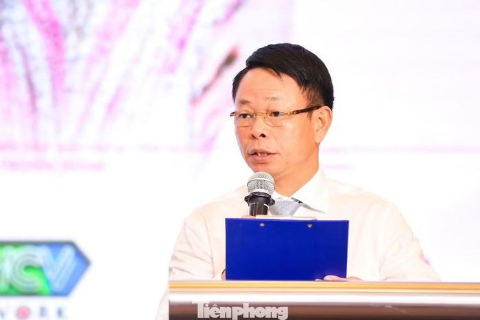 Nhà báo Phùng Công Sưởng nhấn mạnh vào 4 trụ cột của cuộc thi Hoa hậu Việt Nam là "Nhan sắc - Văn hóa - Trí tuệ - Cống hiến".