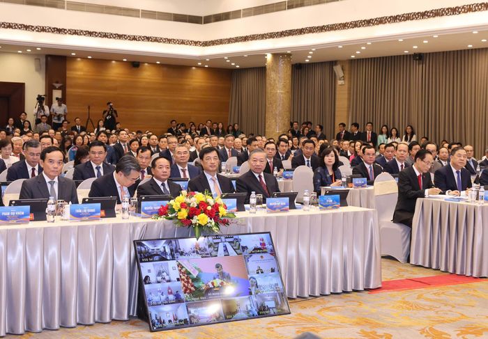  Tổng Bí thư, Chủ tịch nước Tô Lâm và các đại biểu dự phiên khai mạc toàn thể Hội nghị Ngoại giao lần thứ 33, sáng 1-8. Ảnh: QUANG PHÚC 