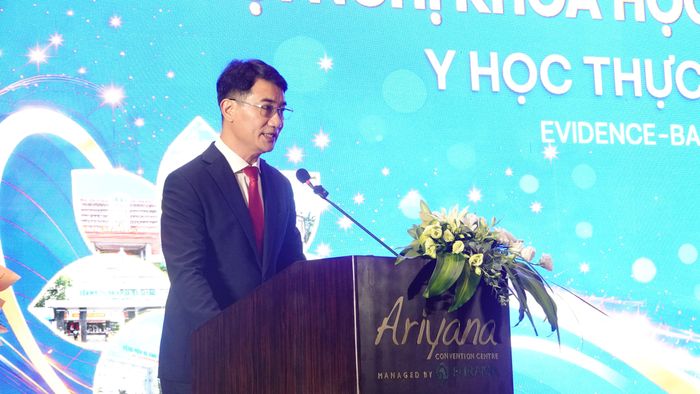 TS.BS Lê Đức Nhân, Giám đốc Bệnh viện Đà Nẵng phát biểu tại hội nghị. Ảnh: XUÂN QUỲNH