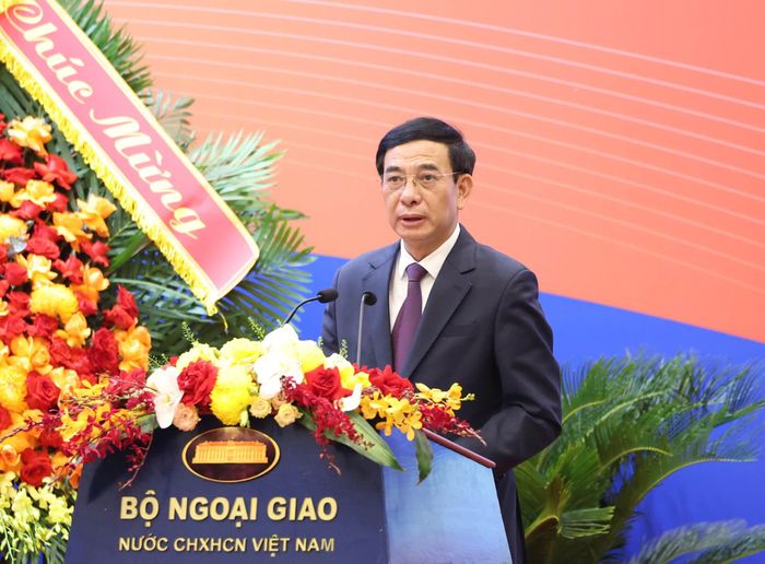  Đại tướng Phan Văn Giang, Ủy viên Bộ Chính trị, Phó Thủ tướng, Bộ trưởng Bộ Quốc phòng phát biểu tại hội nghị. Ảnh: QUANG PHÚC 