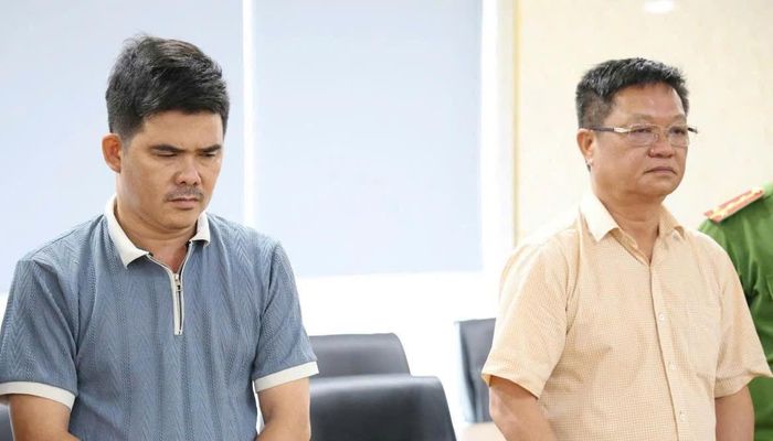  Nguyễn Tiến Trãi (bên trái) và Nguyễn Anh Tuấn tại cơ quan công an. Ảnh: Công an cung cấp 