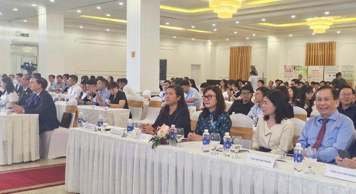 Các đại biểu tham dự hội thảo khoa học