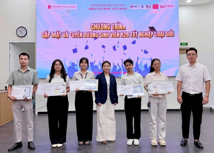 Tại lễ tuyên dương, đại diện Công ty TNHH GENERS khẳng định sẽ tiếp tục phối hợp mở rộng cơ hội thực tập, việc làm cho sinh viên