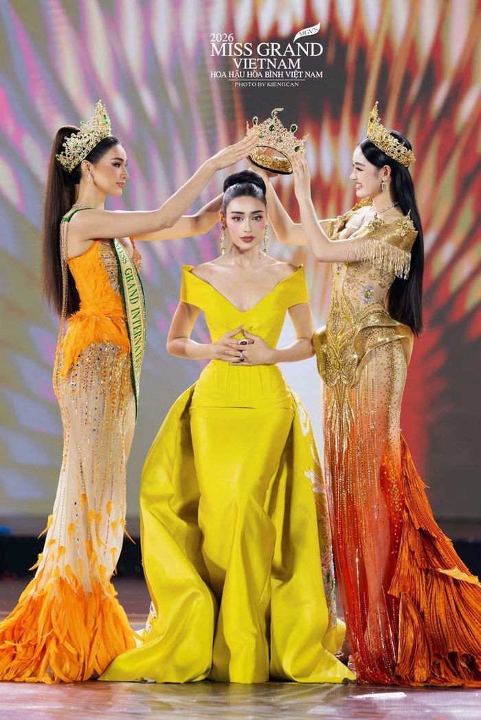 Emoura Phạm được trao vương miện. Ảnh: Miss Grand Vietnam.