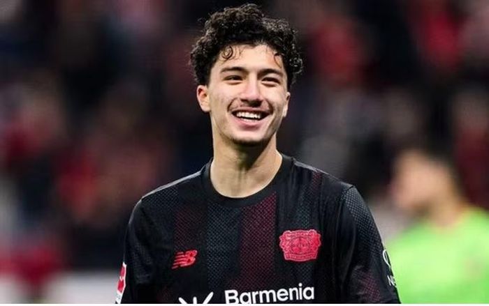Theo ký giả Daniele Longo của tờ Calcio Mercato, AC Milan đã có những liên hệ với người đại diện của Ibrahim Maza tại công ty CAA Stellar để bàn về tương lai của cầu thủ.