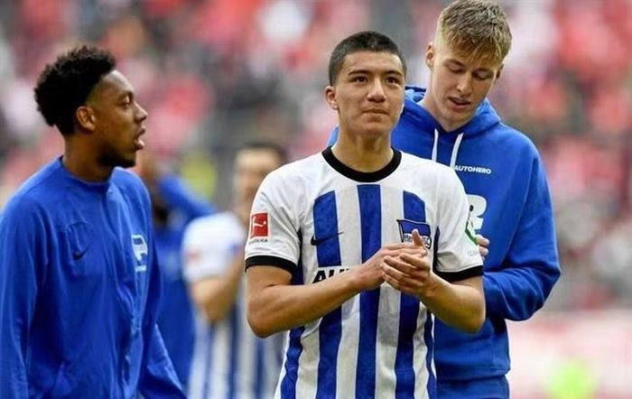 Sở hữu gốc gác từ ba quốc gia gồm Đức, Algeria và Việt Nam, Ibrahim Maza đang là một trong những tài năng trẻ nổi bật của bóng đá châu Âu.