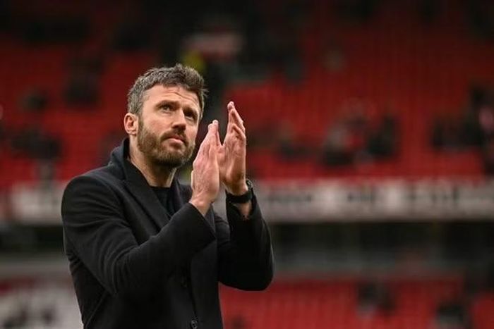 Dù Michael Carrick chưa hoàn toàn loại trừ khả năng sử dụng tiền đạo 28 tuổi, Ban lãnh đạo MU được cho là ưu tiên bán tiền đạo này để giảm đáng kể quỹ lương.