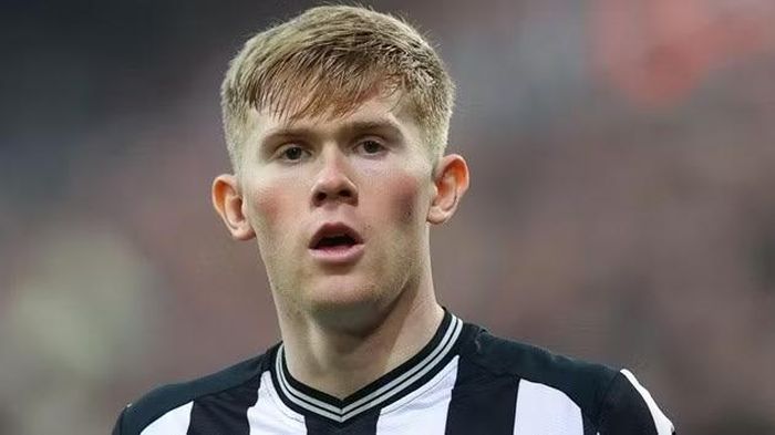 Động thái này diễn ra trong bối cảnh đội chủ sân St. James' Park rơi vào tình trạng bất ổn nghiêm trọng sau khi HLV Eddie Howe ra đi.