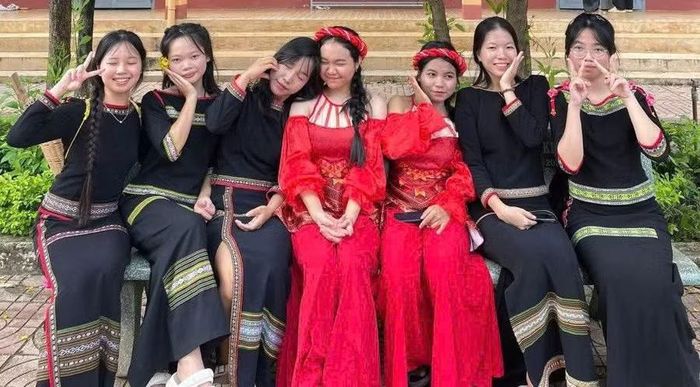 Các em học sinh Trường PTDTNT.