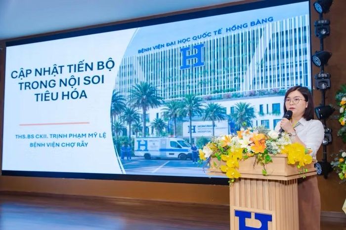 ThS.BSCKII Trịnh Phạm Mỹ Lệ, Phó trưởng khoa Nội soi, Bệnh viện Chợ Rẫy, trình bày những tiến bộ về AI và công nghệ tăng cường hình ảnh trong nội soi tiêu hóa.