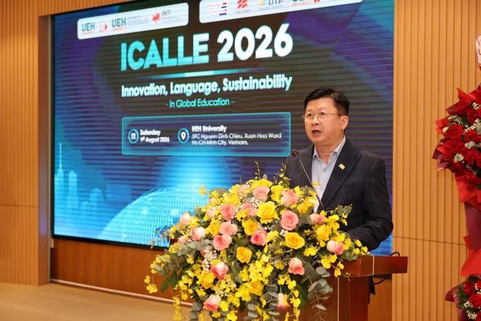 TS. Đinh Công Khải, Phó Giám đốc Đại học Kinh tế TPHCM phát biểu khai mạc hội thảo.