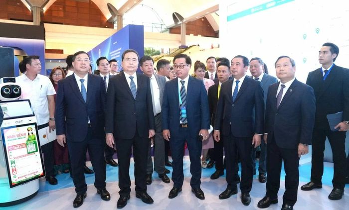 Những năm qua, Hà Nội đã ghi nhiều dấu ấn trong công tác đối ngoại, từ mở rộng hợp tác quốc tế, thu hút các nguồn lực phục vụ phát triển, quảng bá hình ảnh Thủ đô đến tổ chức các sự kiện đối ngoại quan trọng. Theo đồng chí, đâu là những dấu ấn nổi bật góp phần nâng cao vị thế quốc tế của Hà Nội, đồng thời tạo thêm động lực cho phát triển kinh tế - xã hội của Thành phố?