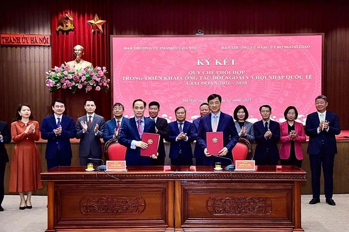Trong bối cảnh cạnh tranh chiến lược, chuyển đổi số và những xu hướng phát triển mới đang làm thay đổi sâu sắc phương thức hợp tác quốc tế, Hà Nội sẽ đổi mới công tác đối ngoại như thế nào để quảng bá hiệu quả hình ảnh Thủ đô “Văn hiến - Văn minh - Hiện đại - Hạnh phúc”, đồng thời thực hiện mục tiêu đến năm 2045 trở thành thành phố kết nối toàn cầu, có sức cạnh tranh quốc tế và là trung tâm đổi mới sáng tạo của khu vực?