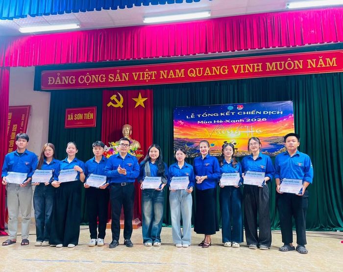  Chiến dịch "Mùa hè Xanh" năm nay không chỉ mang đến những giá trị thiết thực cho cộng đồng mà còn là môi trường để mỗi chiến sĩ tình nguyện rèn luyện, trưởng thành, cống hiến sức trẻ bằng những việc làm cụ thể, ý nghĩa, viết tiếp những dấu chân đẹp của tuổi trẻ trên khắp các miền quê Hà Tĩnh. 