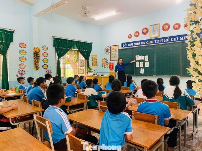 Học sinh yêu thích lớp học vì những chủ đề đa dạng, phù hợp với tâm lý lứa tuổi. Các em được rèn luyện kỹ năng nghe, nói, đọc, viết. Bên cạnh đó vừa được tương tác, vui chơi.