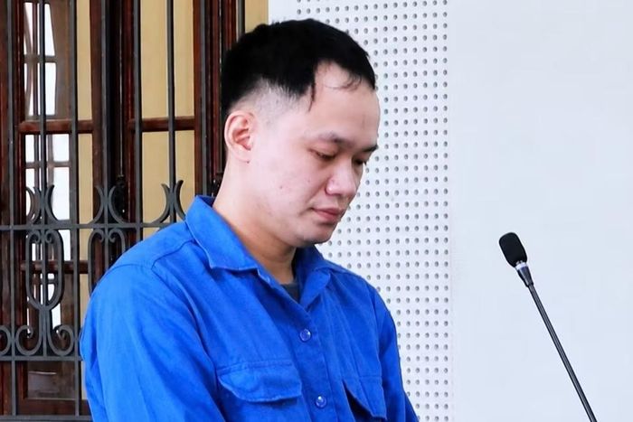  Bị cáo lợi dụng vỏ bọc nhân viên y tế để lừa "chạy việc" và làm giả giấy tờ cầm cố xe thuê. 