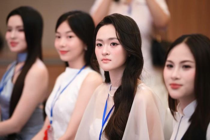  Vẻ đẹp tự nhiên tiếp tục là điểm nhấn của nhiều thí sinh Hoa hậu Việt Nam 2026. 