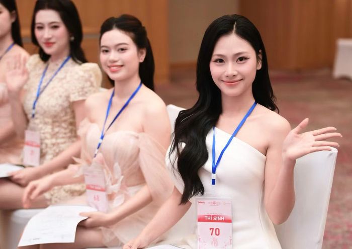 Sự chỉn chu trong tác phong và phong thái giúp nhiều thí sinh tạo ấn tượng ngay từ những phút đầu.