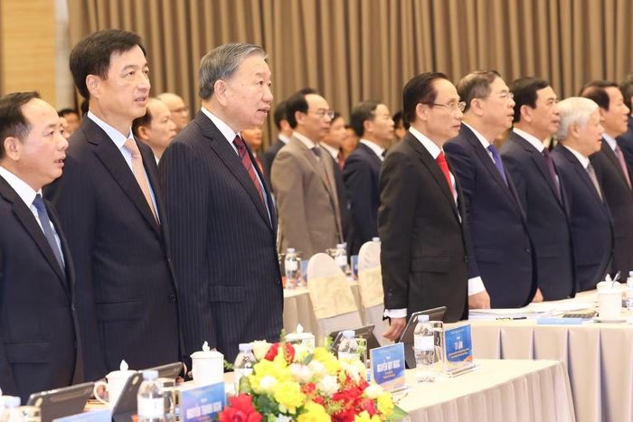 Tổng Bí thư, Chủ tịch nước Tô Lâm cùng các đồng chí lãnh đạo Đảng, Nhà nước tại lễ chào cờ. Ảnh: Như Ý.