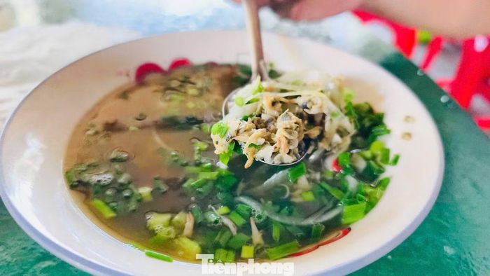  Vị ngọt thanh của nước don, phần thịt mềm, bánh tráng nướng giòn và chút cay nồng của ớt hòa quyện tạo nên món ăn mộc mạc nhưng khó quên, trở thành đặc sản nổi tiếng, trứ danh của người dân Quảng Ngãi. 