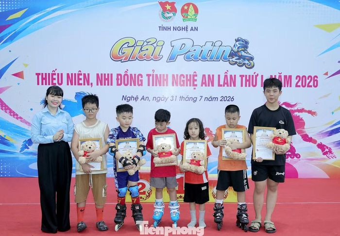 Trao giải triển vọng cho các vận động viên.