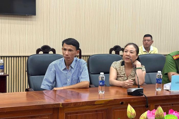 Đại diện các hộ dân tham gia buổi đối thoại với lãnh đạo UBND đặc khu Phú Quốc. Ảnh: Hoàng Dung.
