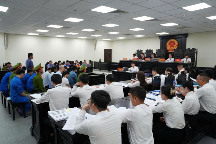Toàn cảnh phiên tòa.