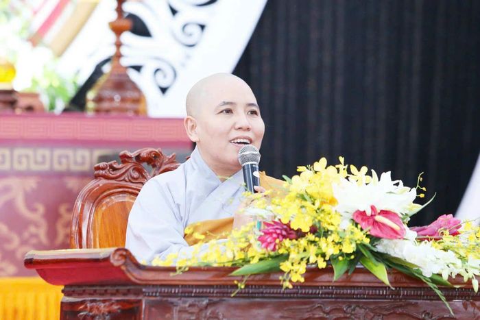 Sư cô Thích Nữ Minh Hoa - giảng viên Học viện Phật giáo Việt Nam, Tiến sĩ Tâm lý học