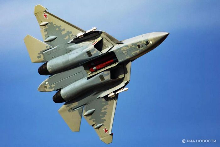 Nga giới thiệu tên lửa không đối không RVV-SDM dành cho Su-57E. Ảnh: RIA Novosti