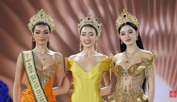 Emoura Phạm trong giây phút đăng quang.