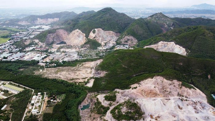 Các mỏ đá ở núi Sơn Triều tỉnh Gia Lai. Ảnh: N.O