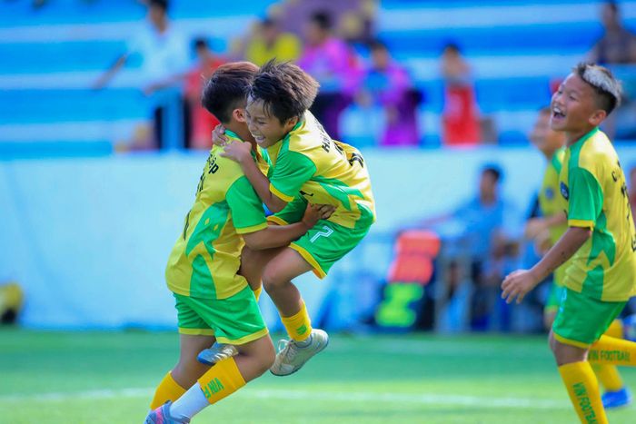 Niềm vui vỡ òa của cầu thủ khi chiến thắng.