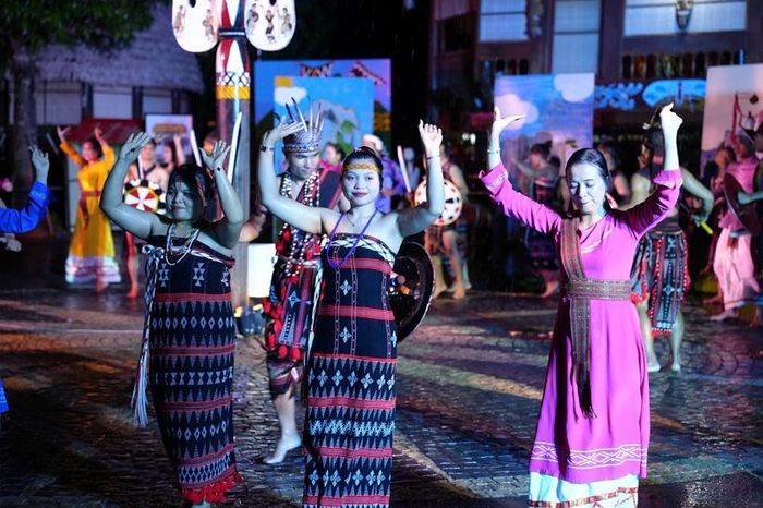  Đây là lần đầu tiên những giá trị văn hóa đặc sắc của hai không gian di sản cùng xuất hiện trong một chương trình biểu diễn phục vụ khách du lịch, tạo nên cuộc gặp gỡ giàu ý nghĩa giữa văn hóa Champa và văn hóa Cơ Tu.