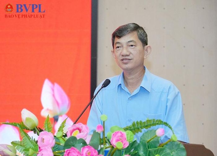 Nguyên Viện trưởng VKSND tỉnh Nguyễn Ngọc Phúc phát biểu tại buổi lễ.