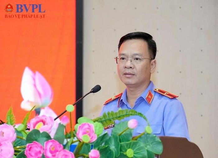 Đồng chí Hồ Tiến Dũng, Phó Viện trưởng VKSND tỉnh phát biểu tri ân nguyên Viện trưởng VKSND tỉnh Nguyễn Ngọc Phúc.