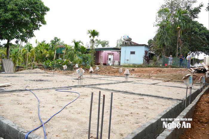 Móng nhà mới của ông Nguyễn Hữu Thạch đang được thi công. Ảnh: Nguyễn Toàn